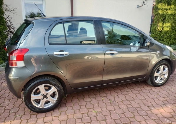 Toyota Yaris cena 17700 przebieg: 231522, rok produkcji 2011 z Oborniki Śląskie małe 137